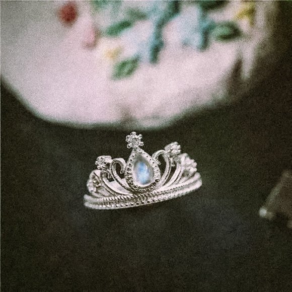 Sterling Silver Genuine Moonstone Tiara Crown Ring - Picture 4 of 6